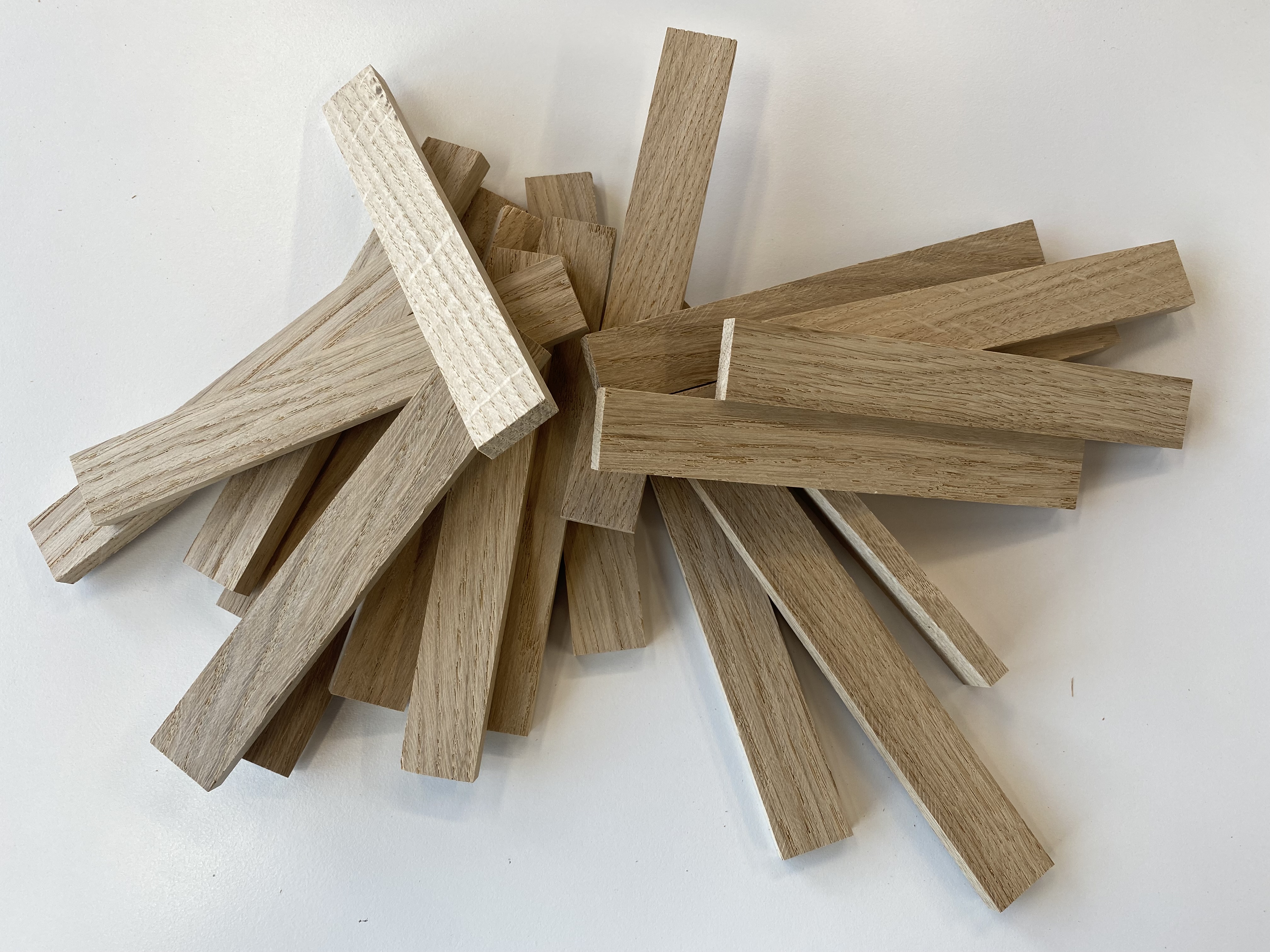 Martenbrown® Eichenholz Bastelklötzchen 160 x 23 x 8mm Set 150 Stück - Die  Holzstäbchen sind vielseitig einsetzbar, Ideal zum Bauen einer Fensterbank